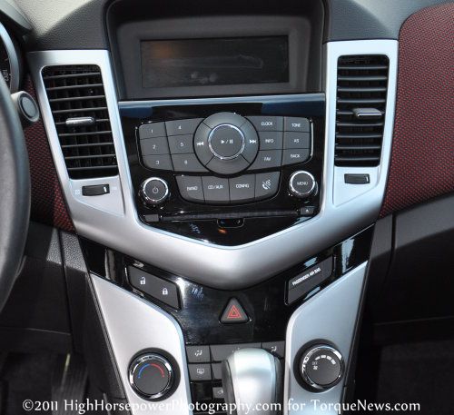 The stereo controls of the 2011 Chevrolet Cruze | Torque News